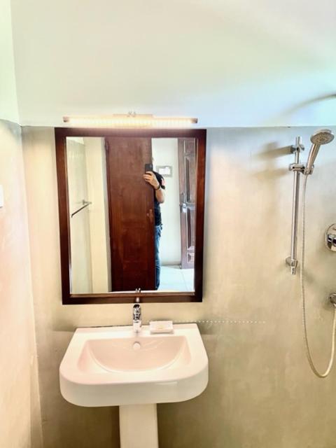โรงแรมเซรีน บีช แทนกาลเล ภายนอก รูปภาพ